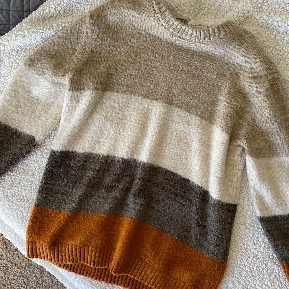 Pullover sweater